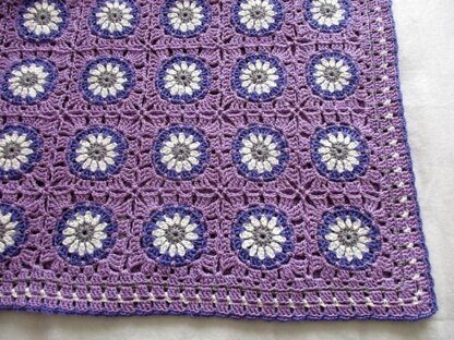 Daisy garden baby blanket