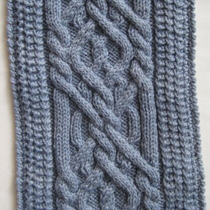 Erme Cabled Scarf