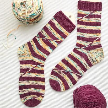 No Sew Stripped Socks - knitting pattern