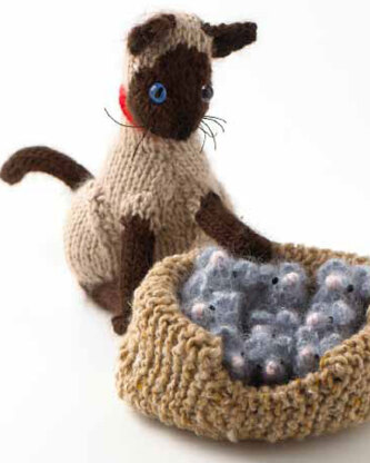 Knitted Cats and Kittens