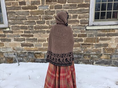 Corby Weemin I DK hooded cape