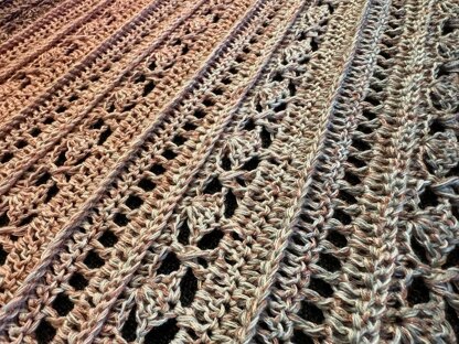 Flat Triangular Scarf "Opora"