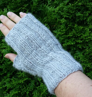 Ribbed Fingerless Mitts