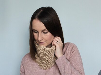 Cabled Cowl