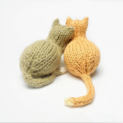 Tiny Parlor Cat - knitting pattern