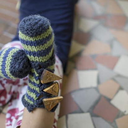 Buttoned Slipper Socks - knitting pattern