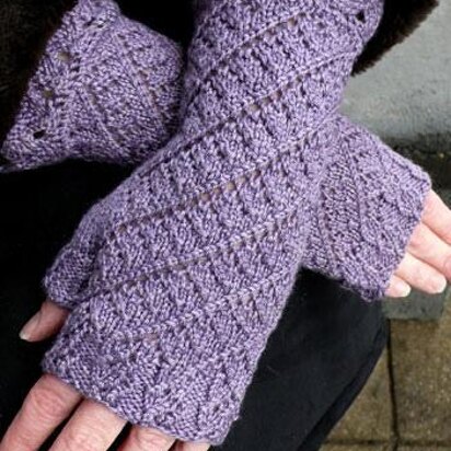 Spiraluscious Mitt - knitting pattern