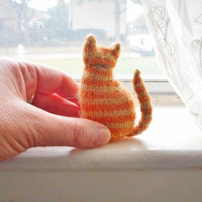 Tiny Window Cat - knitting pattern