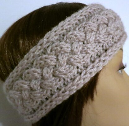 Lara - A Chic Hat with Aran Braid