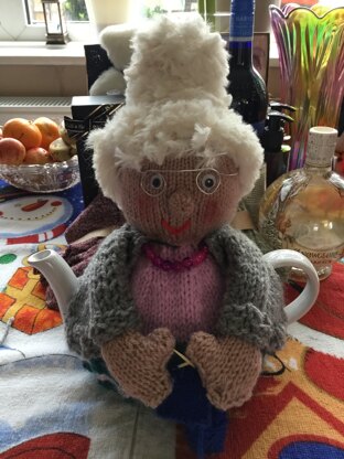 Knitting Nana tea cosy