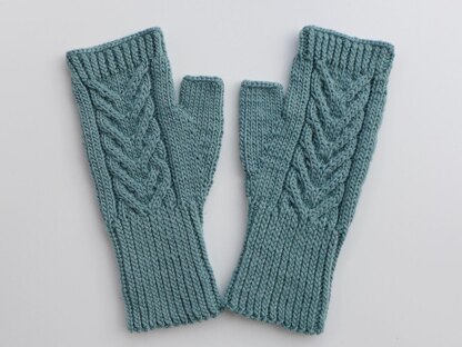 Fingerless gloves with braid