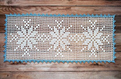 Snowflake Table Runner