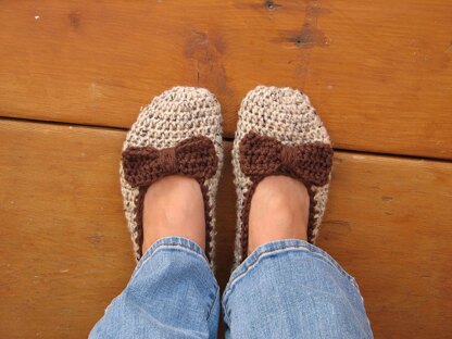 Crochet slippers with bow