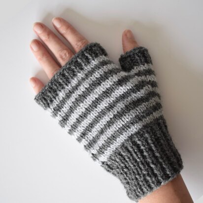 Simple Mitts - knitting pattern