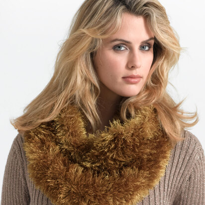 Cushy Fur Cowl in Lion Brand Fun Fur - L0734B