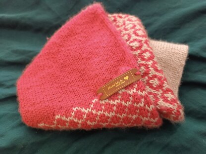 Madeleva Cowl in Rhubarb Pink and Sand (LINK)
