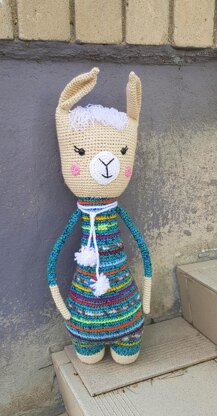 Scrap yarn llama