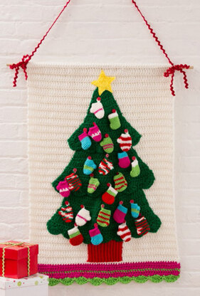 Christmas Tree Wall Hanging in Red Heart Super Saver Economy Solids, Prints and Holiday - LW4836 - Downloadable PDF