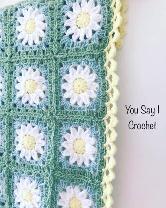 Daisy Crochet Blanket with Scallop Border