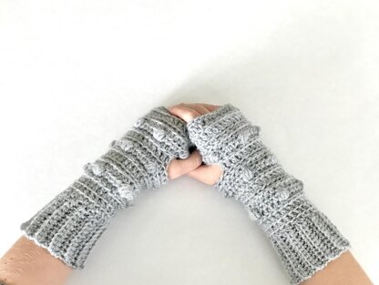 Snow Drifts Fingerless Gloves