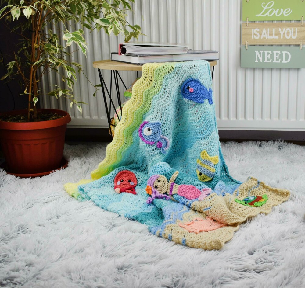 Undersea sweetness baby blanket with 7 sea creature appliques