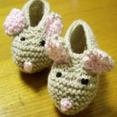 Baby Dormouse Slippers - knitting pattern