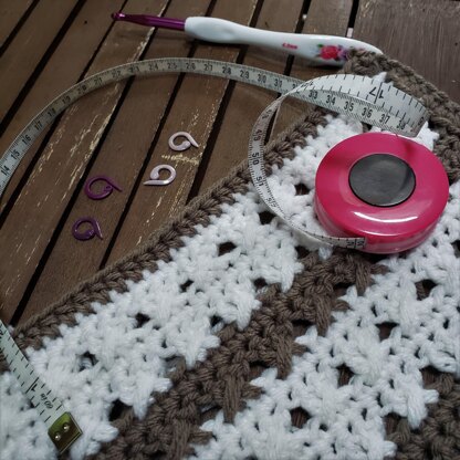 Crossed-stripes crochet dishcloth