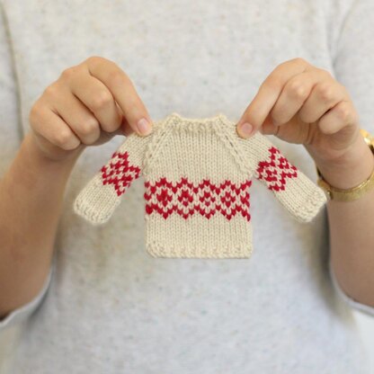 How to Make a Yarn Pom Pom with a Free Cardboard Template - Sarah