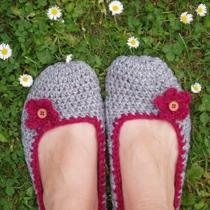 Crochet Slippers with Small Flowers