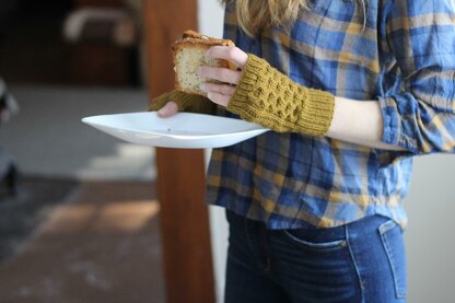 Knotted Pine Mitts