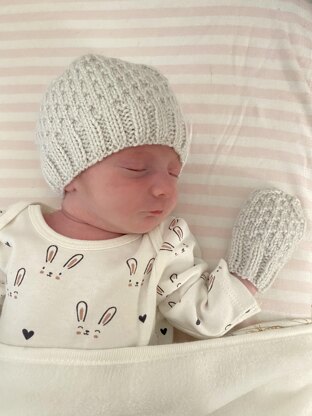 Little Dot Newborn Hat & Mittens