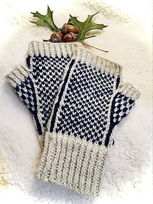 Three Color Selbu Mitts