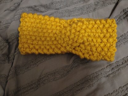 Twist stitch headband