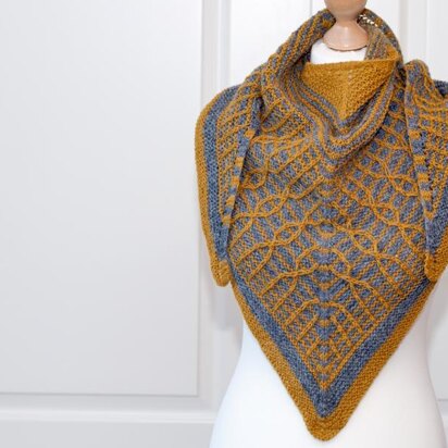 Mika - Triangle shawl - knitting pattern