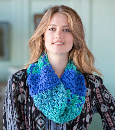 Uniquely You Calypso Cowl in Red Heart Mixology Solids, Prints and Swirl - LW4911-2 - Downloadable PDF