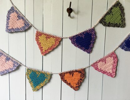 Crochet Hearts Banner Pattern: Floating Hearts Valentine Garland