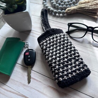 Crochet phone holder and wristlet