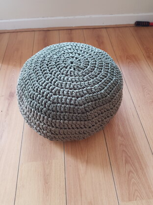 Crochet pouf