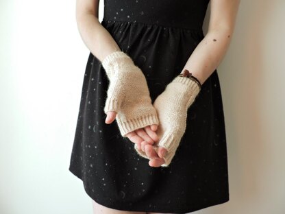 Sien Fingerless Mittens