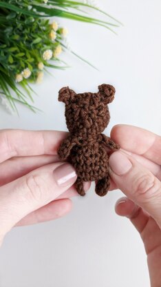 Crochet bear pattern, tiny amigurumi bear, minimum sew crochet pattern