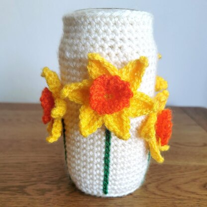 Daffodils vase/pot