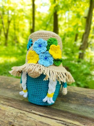 Gnome (girl) in a straw hat