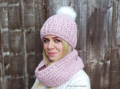 Snuggle Pom Hat Scarf and Cowlpattern