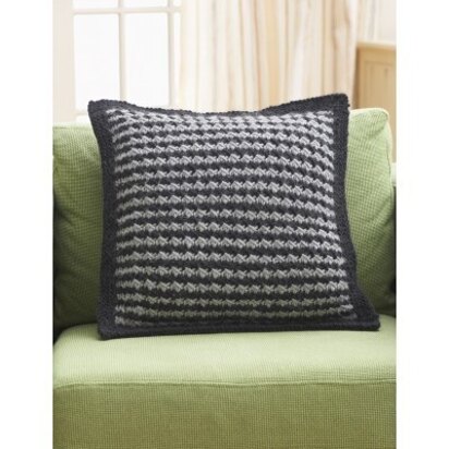 Houndstooth Pillow in Bernat Roving