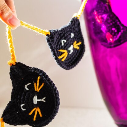 Black Cat Garland