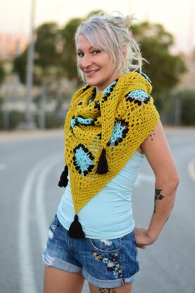 Saga crochet shawl with tassels