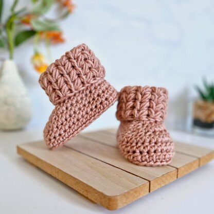 Baby Booties Puff 'V' Stitch