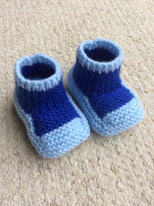 Baby bootees in two colours