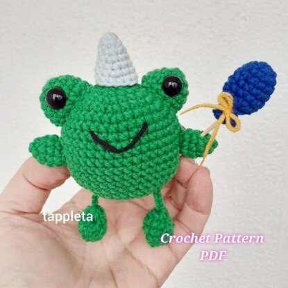 Birthday frog, Leggy frog crochet pattern