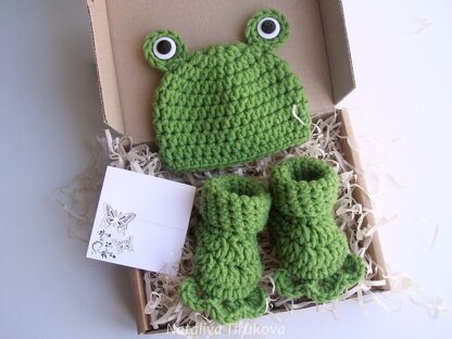 Frog Baby Hat and Booties